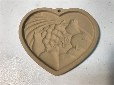 1995 Pampered Chef Heart of Plenty Clay Cookie Mold