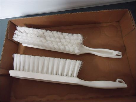 2 Cleaning Brushes