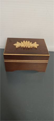Reuters Music Box. Plays "Hey Jude" works!!!