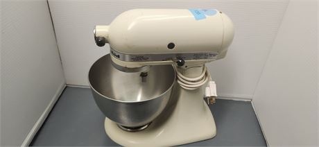 Kitchen Aid Mixer. No Attachements