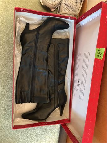 Women's Boots, Size 7.5
