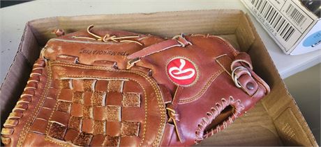 Rawling Basket Hinge Baseball Glove