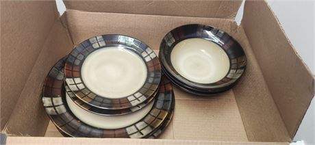 Lot Of Pfaltzgraff Dishes