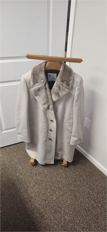 Vintage London Fog Woman's Coat. Size 44 Long