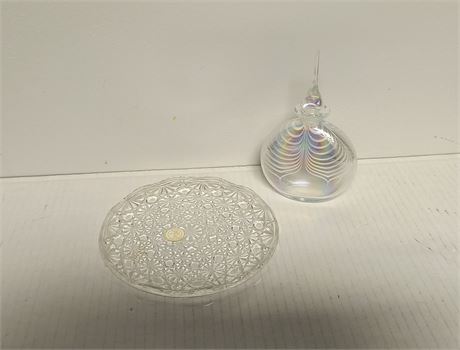 2 Decorative Glass Pieces
