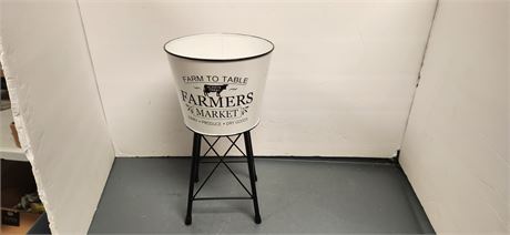 Metal Farmers Market Enamel Metal Planter Stand