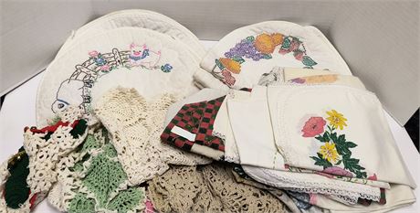 Lot Of Vintage Linens