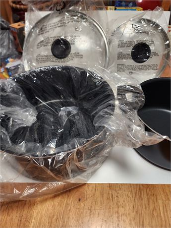 NEW cookware pots with lids