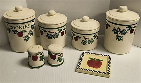 Kitchen canister set