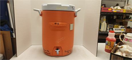 Rubbermaid Drink Cooler
