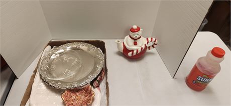 Christmas teapot and plates