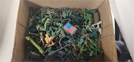 Lot Of Plastic Army Men Toys