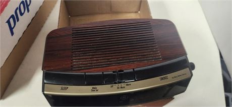 Vintage GE AM & FM Alarm Clock