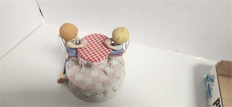 Vintage Boy And Girl Eating Ice Cream Statue