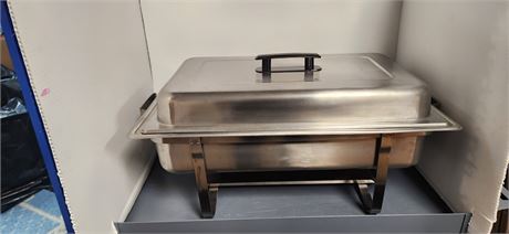 8 QT. Chafing Dish With Lid And Stand. No Chafing Dish Fuel