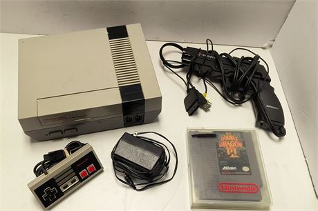 Vintage Nintendo Video Game System & Double Dragon 2 Game