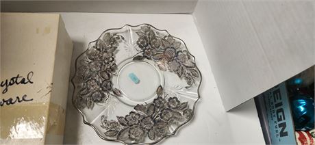 Plate and 2 glasses