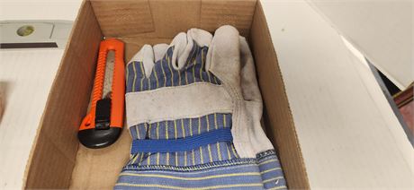 Sterno Single Burner Folding Stove & Level & Work Gloves