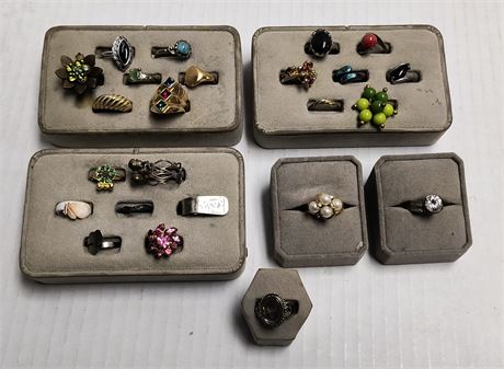 Costume Jewelry Rings & Ring Displays