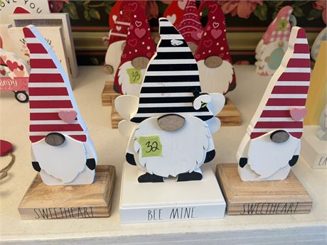 Valentine's Gnome Decor