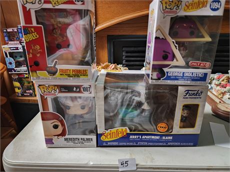 4 Funko Pops