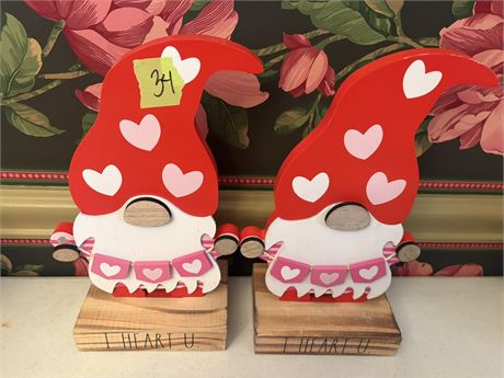 Valentine's Gnome Decor
