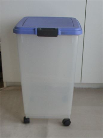 Storage container