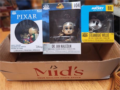 3 Funko Pops