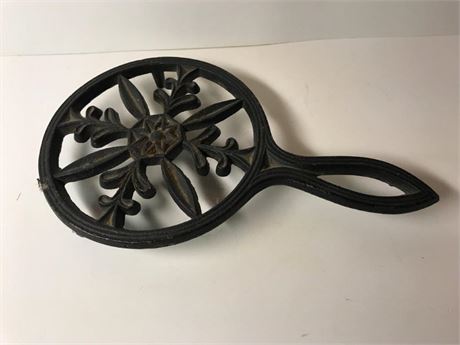 Vintage Virginia Metal Crafters Fern Steller Cast Iron Trivet