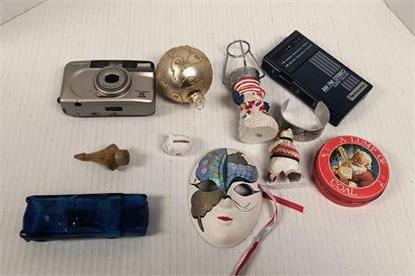 Winsonic AM/FM Stereo Deluxe & Decorative Mask & Caamera & Misc.