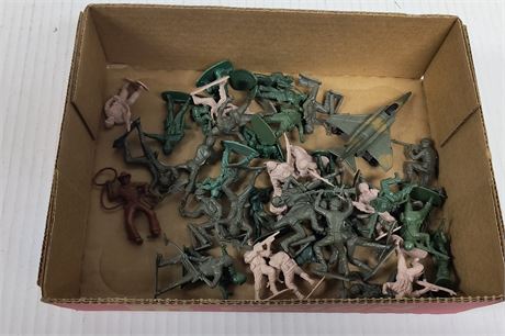 Lot Of Plastic Army Men & Cowboy Toys