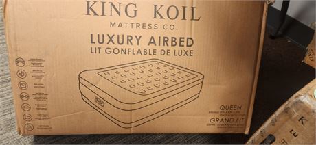 Queen size air mattress with pump