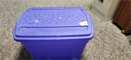 Storage Tote With Lid