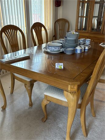 8-Piece Dining Set with 2 Leaves