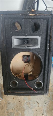 Empty speaker box