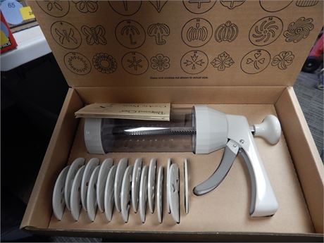The Pampered Chef Cookie Press