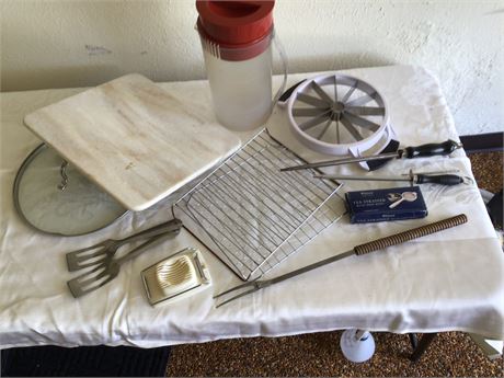 Miscellaneous Kitchen Lot