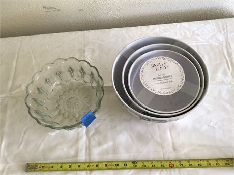 New Christmas Mixing/Serving Bowls and Glass Serving Bowl