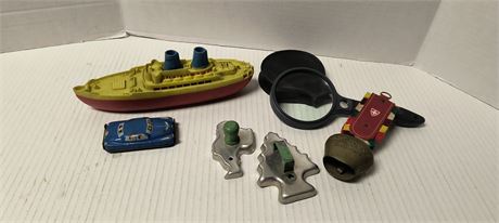 Vintage Cookie Cutters & Vintage Collectible Items