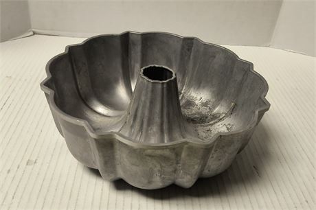 Northland Aluminum Bundt Pan