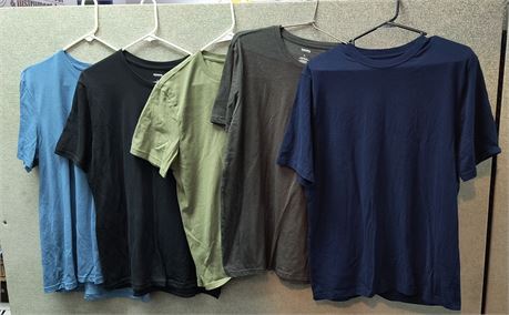 Lot Of Tee Shirts. Size Large