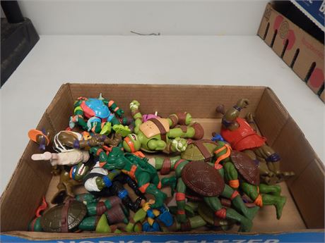 Lot Of Teenage Mutant Ninja Turtle Action Figures