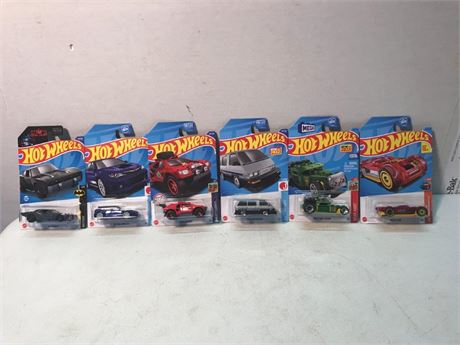 6 Hot Wheels