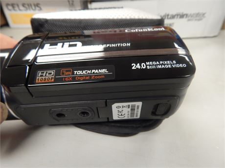 HD 1080P 24 Megapixel Video Camcorder & Microphone & Carry Bag