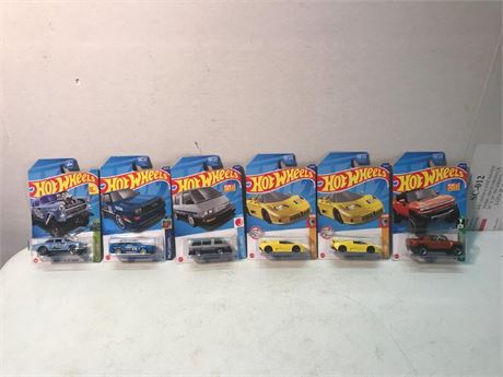 6 Hot Wheels