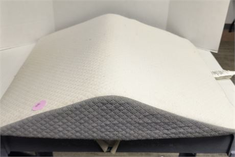 Bed Wedge Pillow