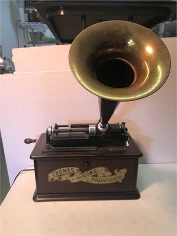 Thomas Home Phonograph Radio & Cassette Player