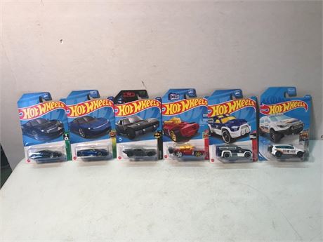 6 Hot Wheels