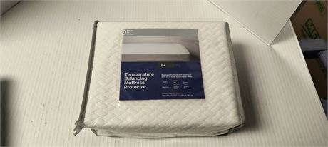 Made By Design Temperature Balancing Mattress Protector. Full Size