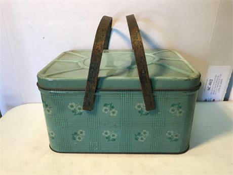 Vintage Picnic Metal Basket